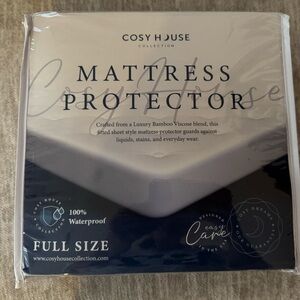 NWT Waterproof White Mattress Protector